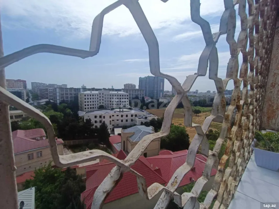 Satılır 4 otaqlı mənzil 135 m²