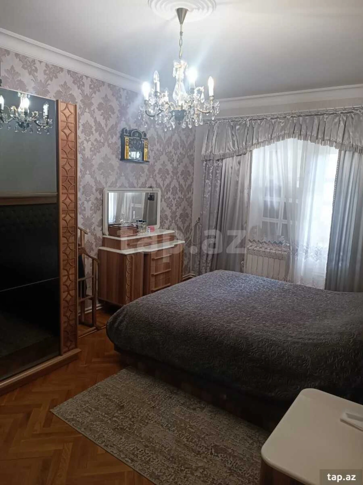 Satılır 4 otaqlı mənzil 135 m²