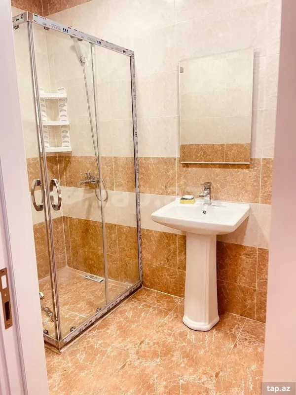 Kirayə verilir 2 otaqlı yeni tikili 70 m²