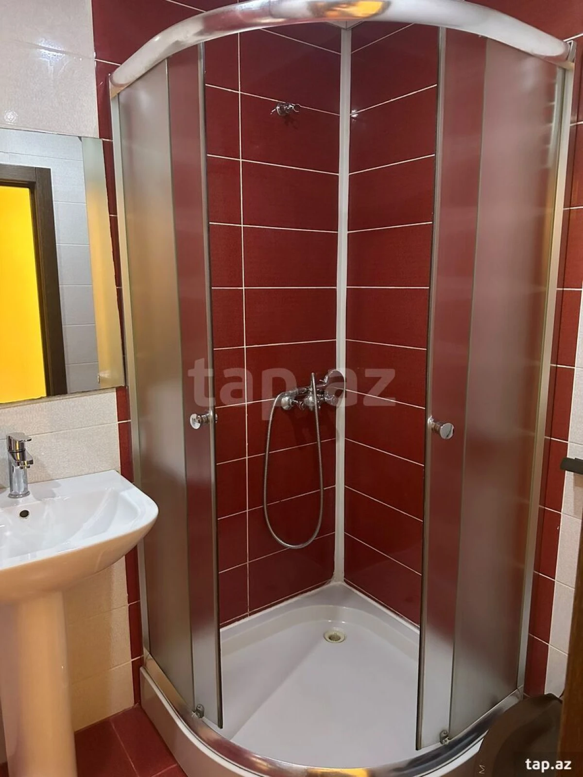 Kirayə verilir 2 otaqlı yeni tikili 61 m²