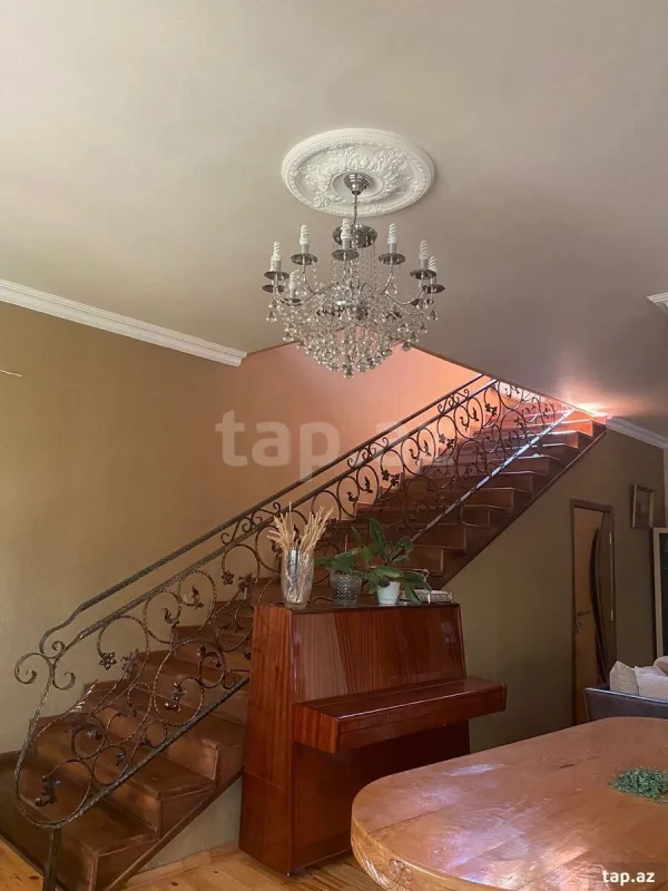 Satılır 5 otaqlı həyət evi