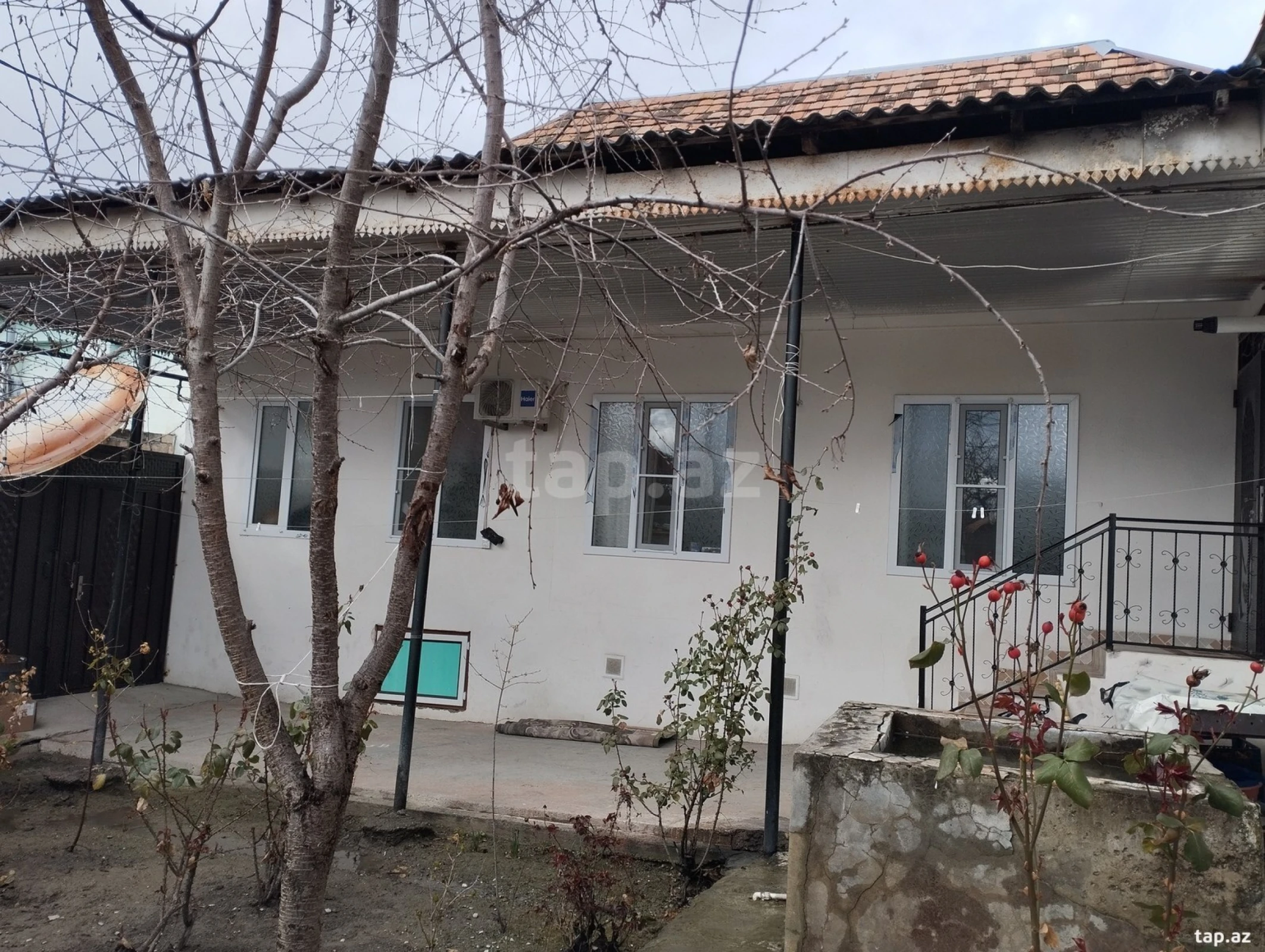 Satılır 4 otaqlı həyət evi