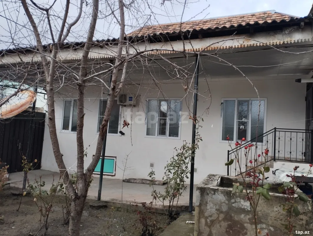 Satılır 4 otaqlı həyət evi