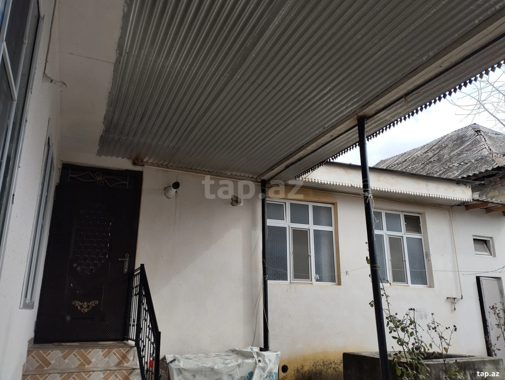 Satılır 4 otaqlı həyət evi