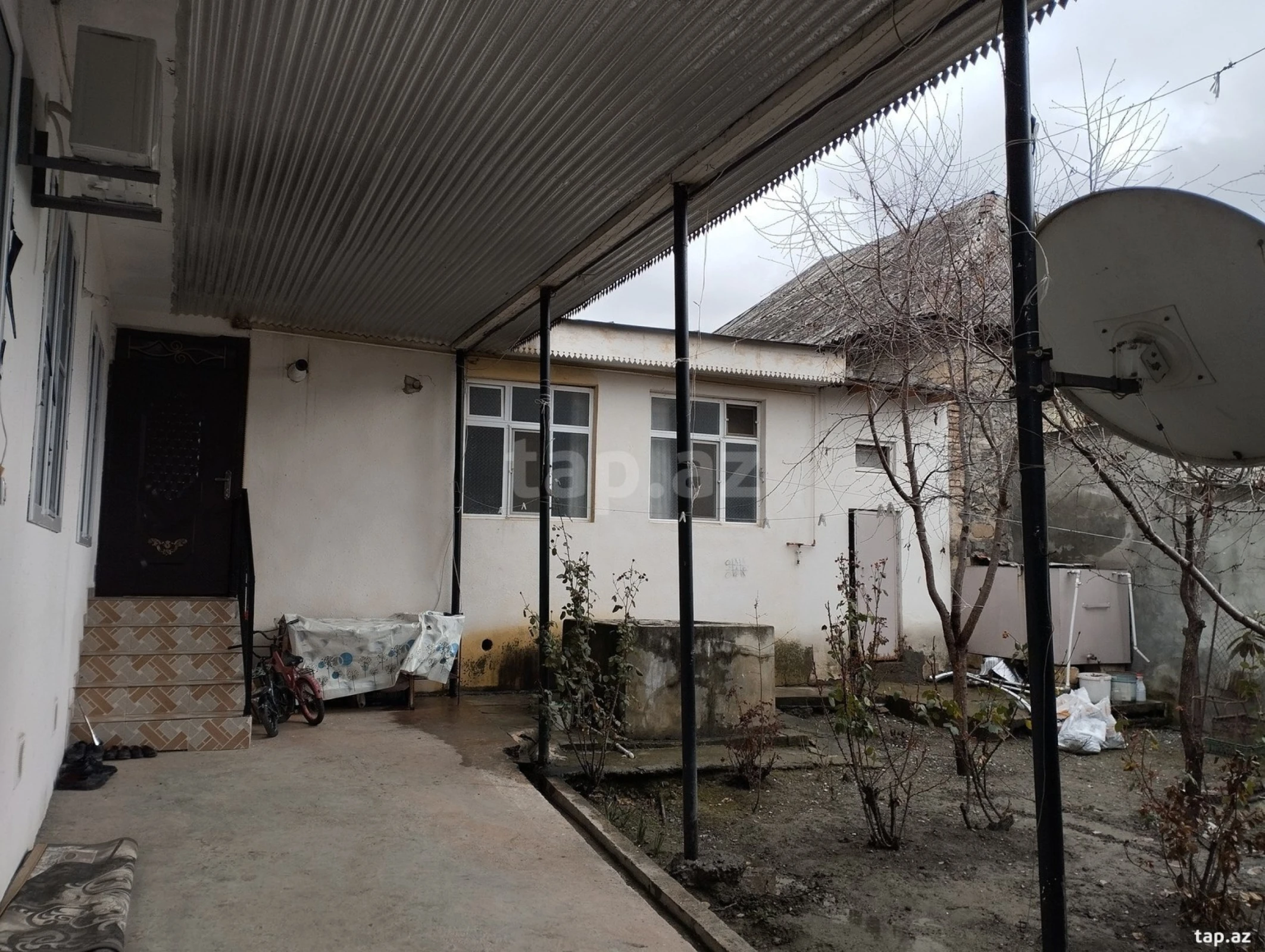 Satılır 4 otaqlı həyət evi