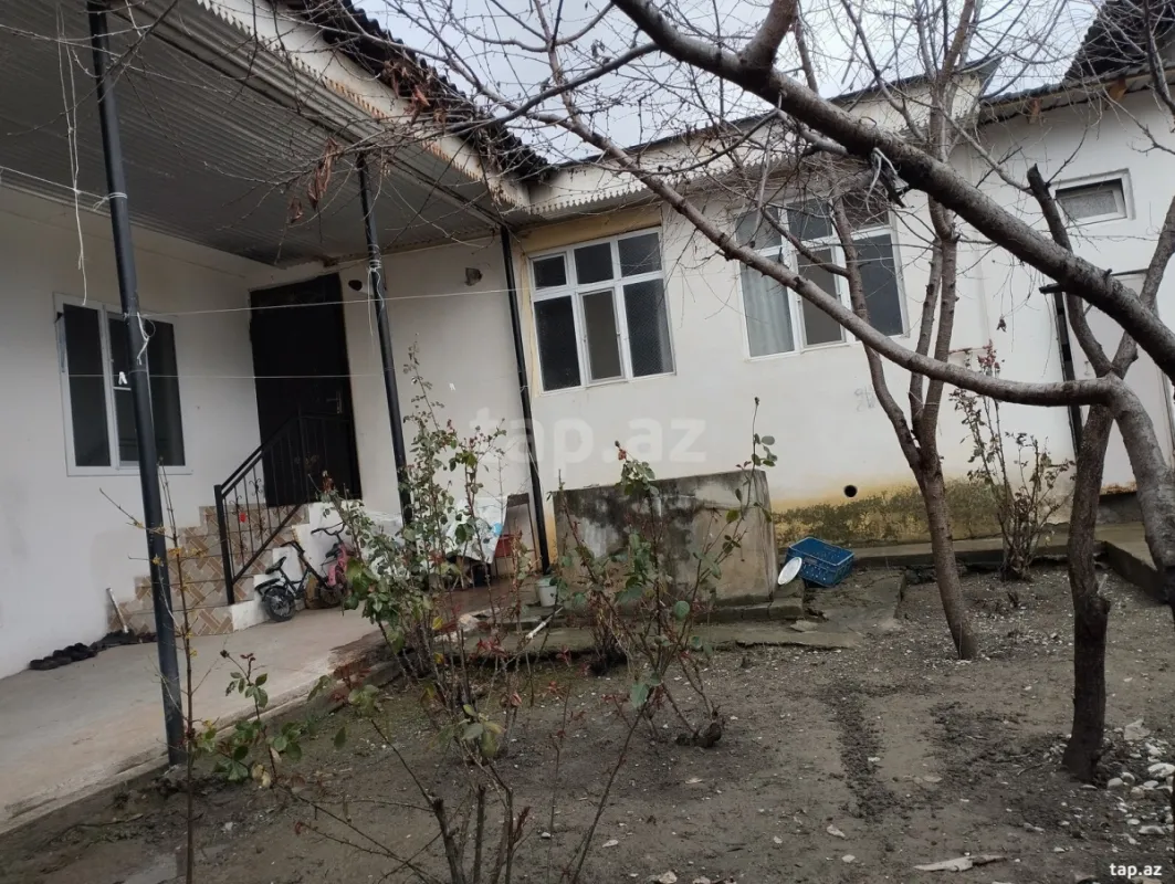Satılır 4 otaqlı həyət evi