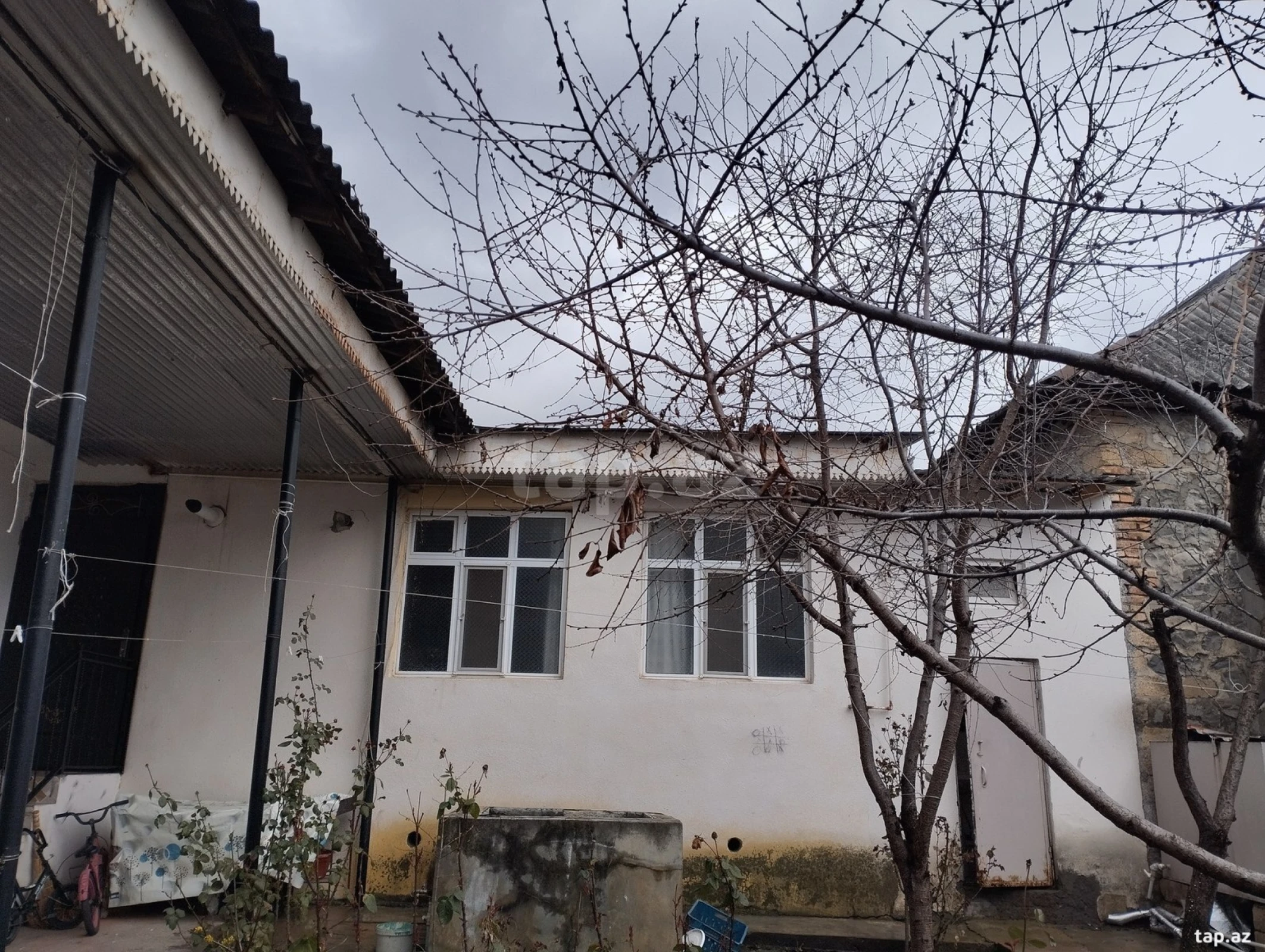 Satılır 4 otaqlı həyət evi