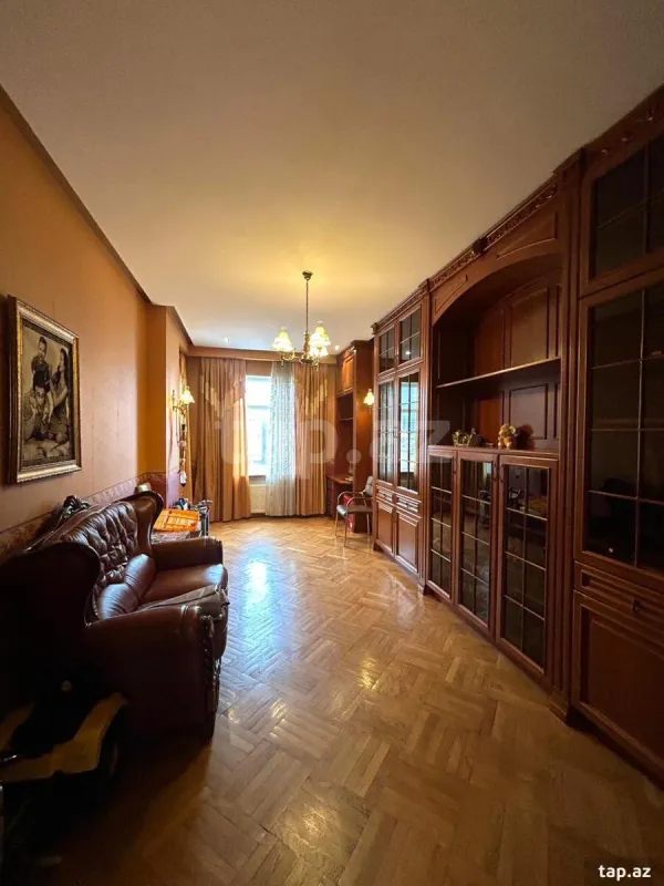 Satılır 4 otaqlı yeni tikili 186 m²