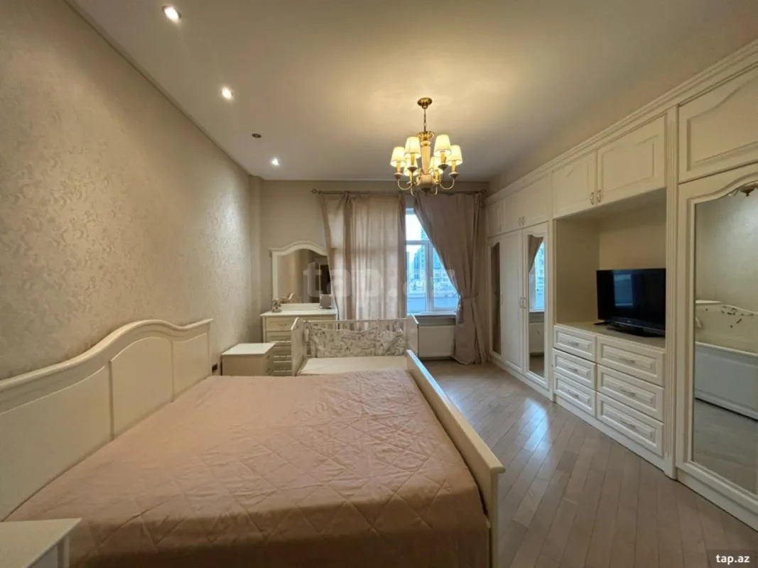 Satılır 4 otaqlı yeni tikili 186 m²