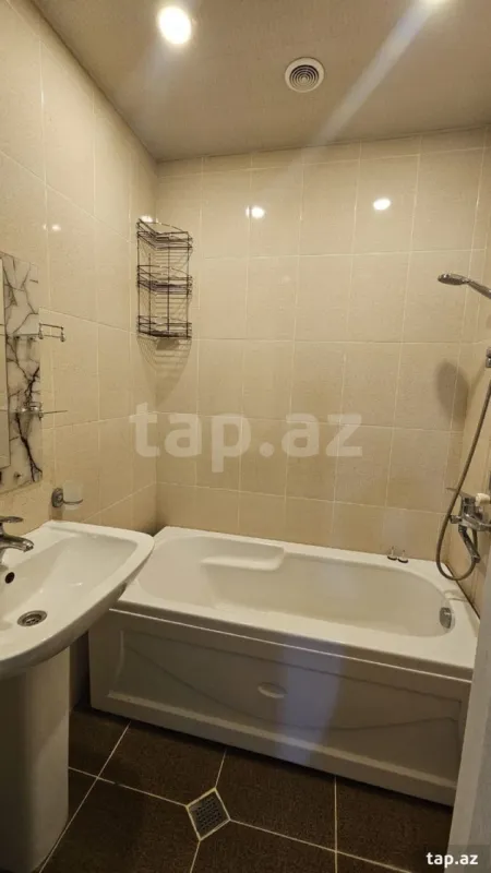 Kirayə verilir 3 otaqlı yeni tikili 85 m²