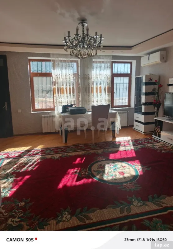 Satılır 4 otaqlı mənzil 135 m²
