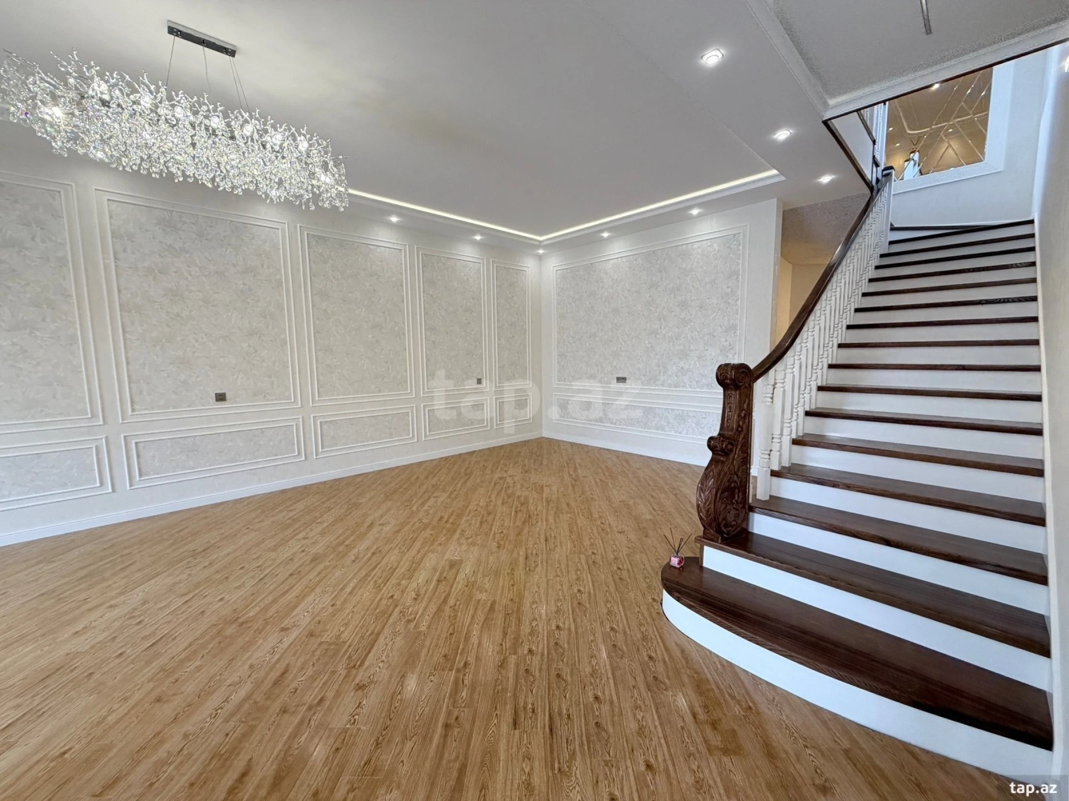 Satılır 6 otaqlı həyət evi