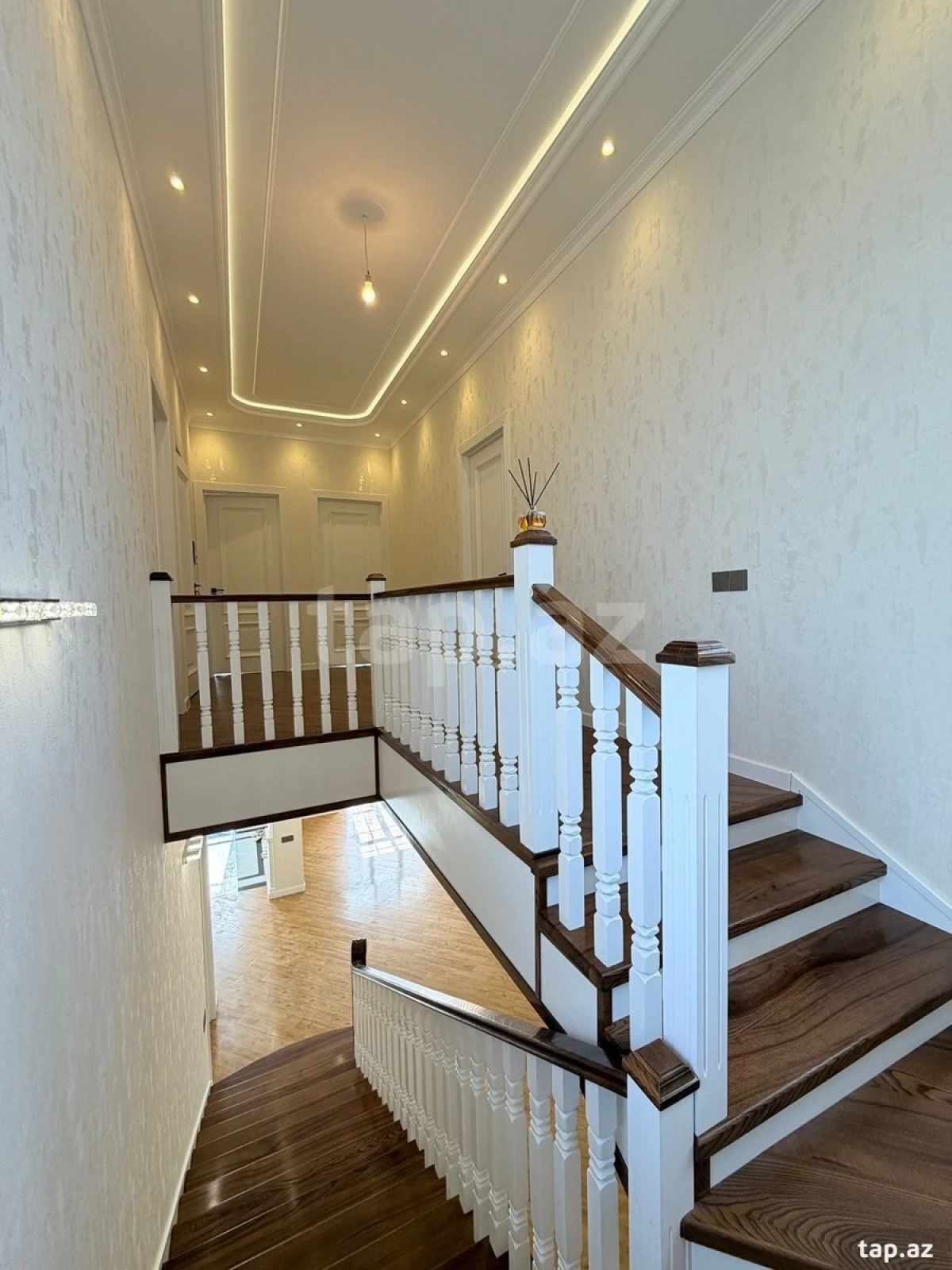 Satılır 6 otaqlı həyət evi