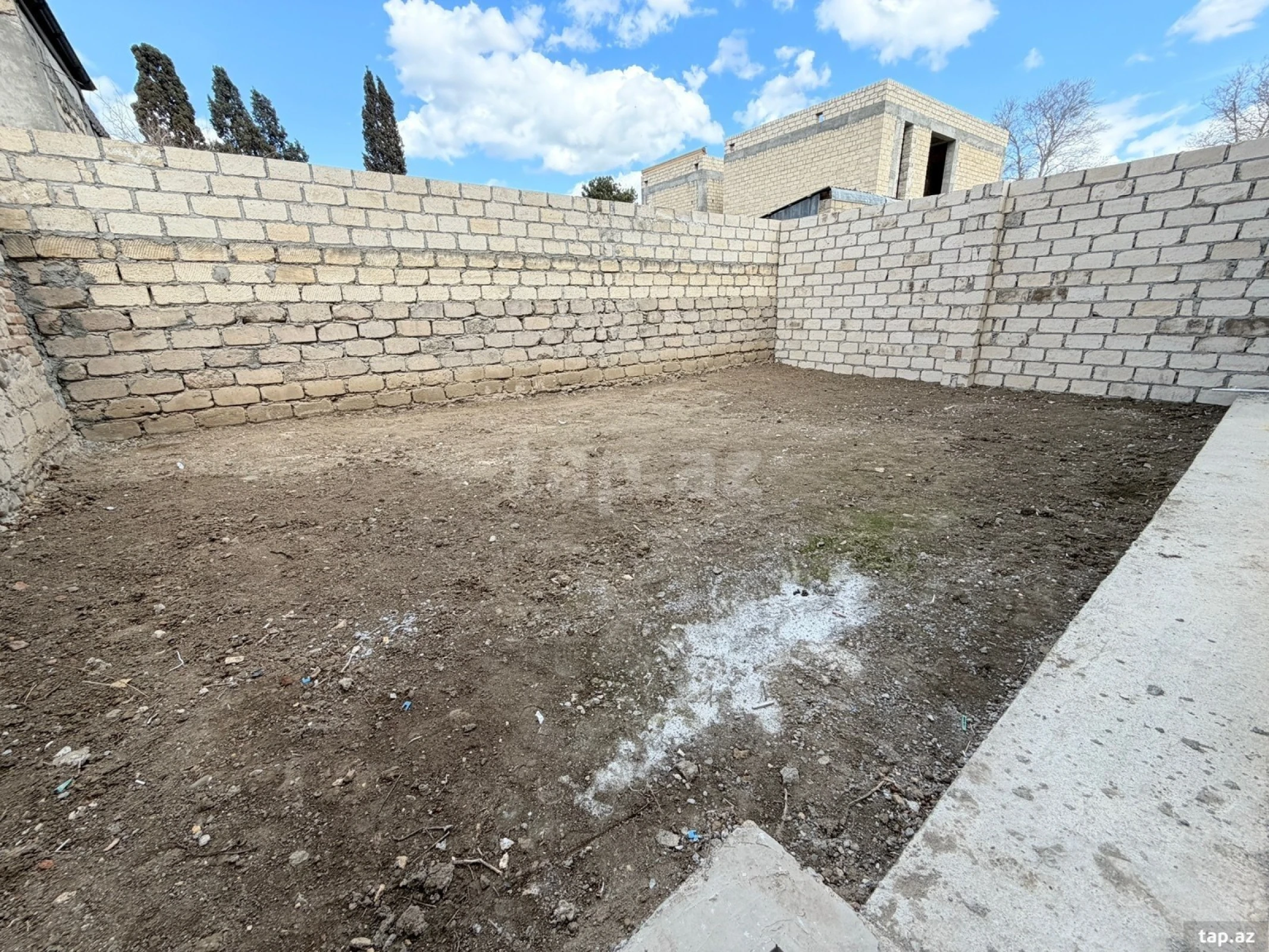 Satılır 6 otaqlı həyət evi