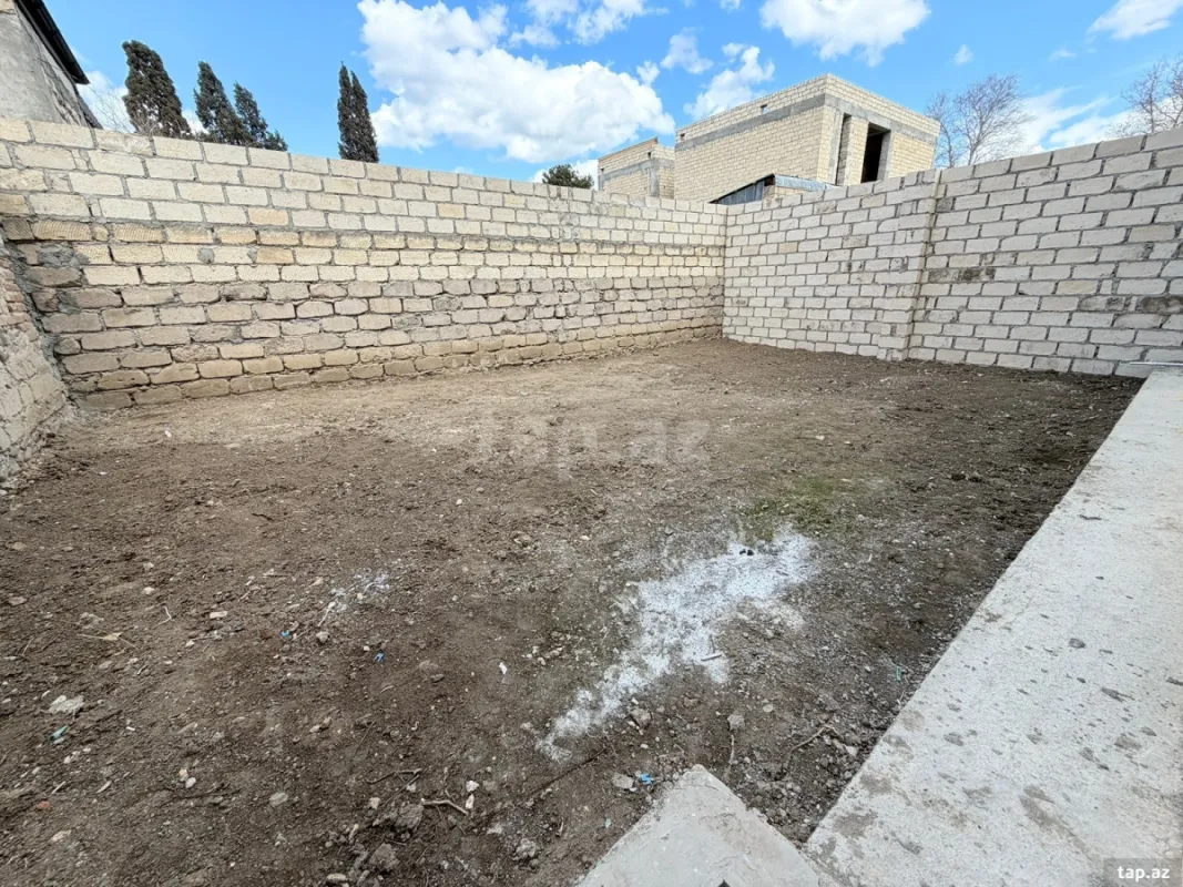 Satılır 6 otaqlı həyət evi