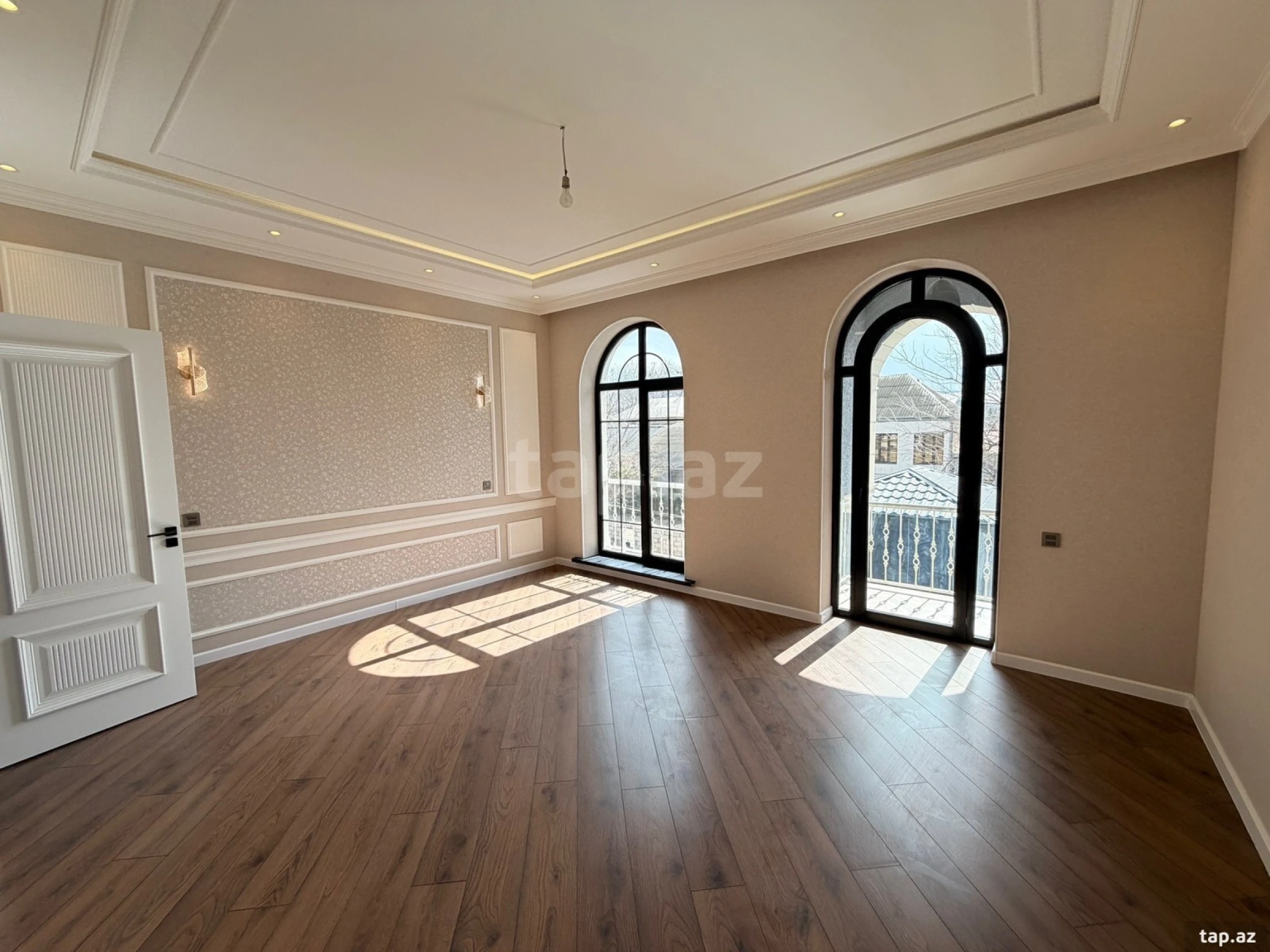 Satılır 6 otaqlı həyət evi