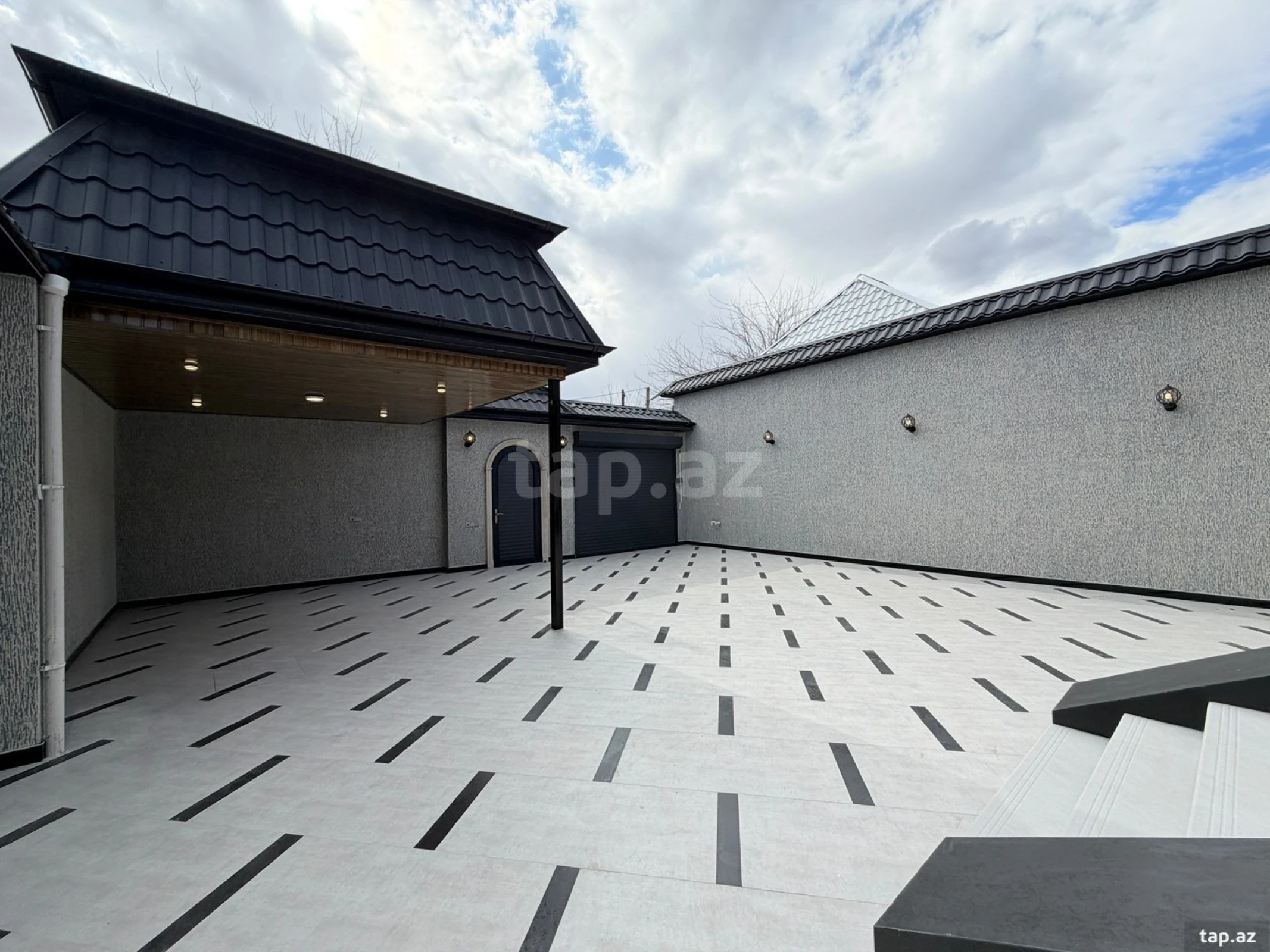 Satılır 6 otaqlı həyət evi