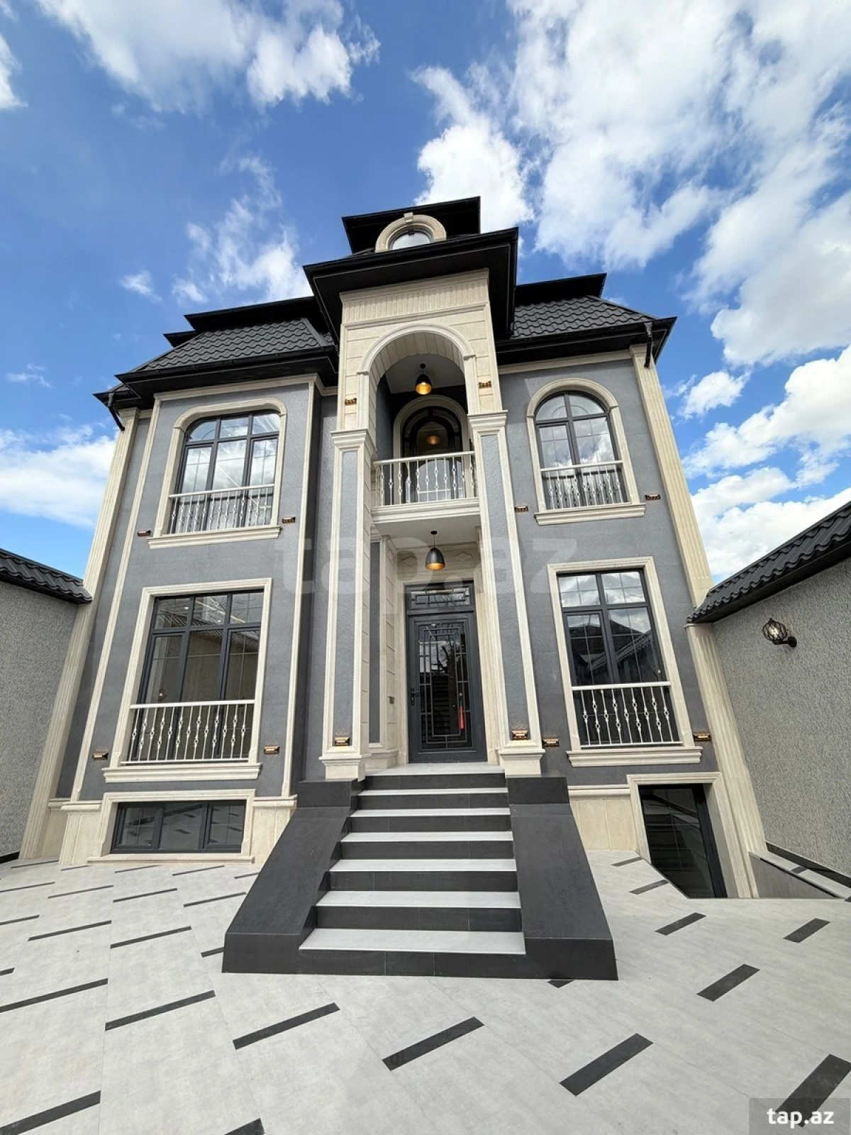 Satılır 6 otaqlı həyət evi