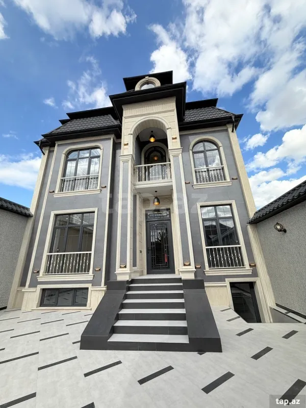 Satılır 6 otaqlı həyət evi