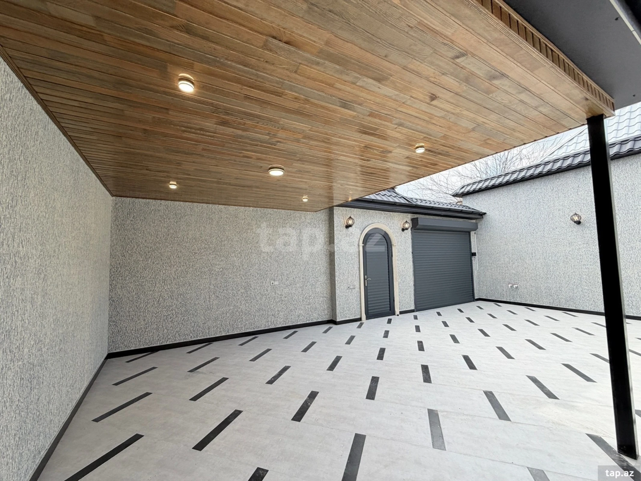 Satılır 6 otaqlı həyət evi