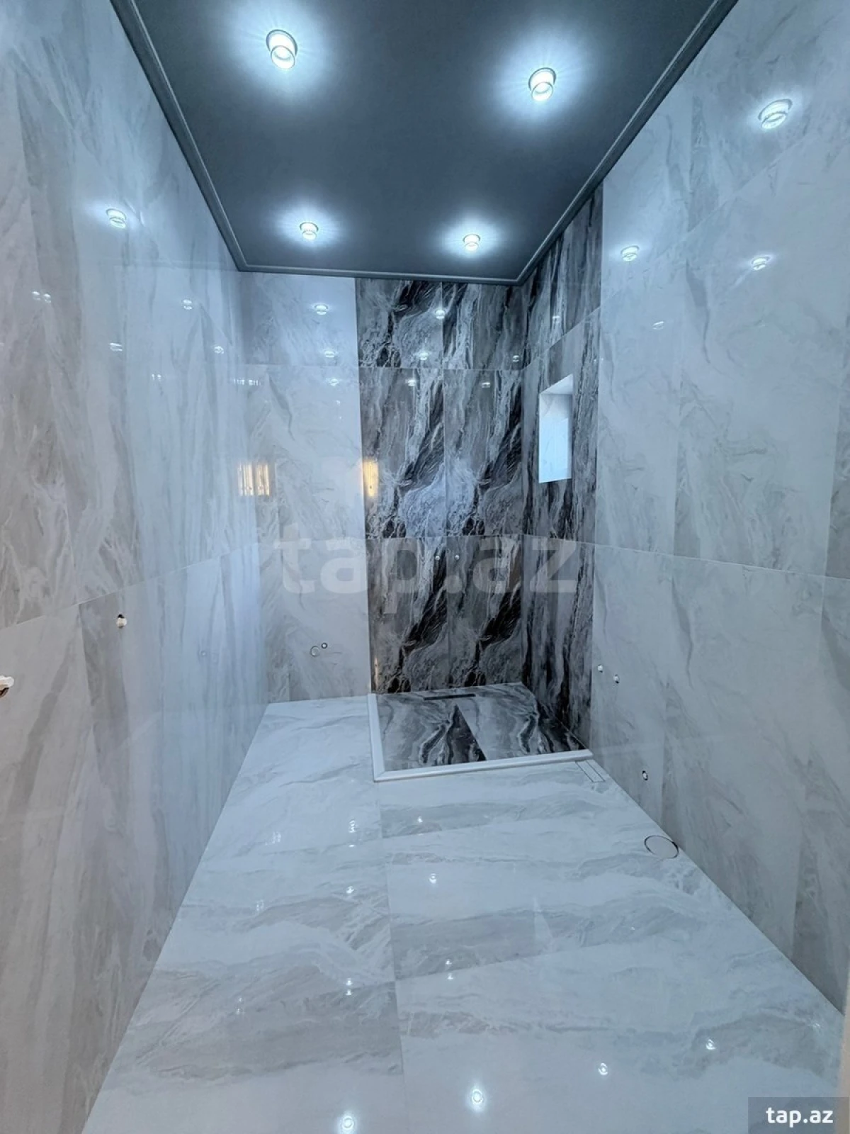 Satılır 6 otaqlı həyət evi