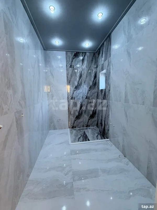 Satılır 6 otaqlı həyət evi