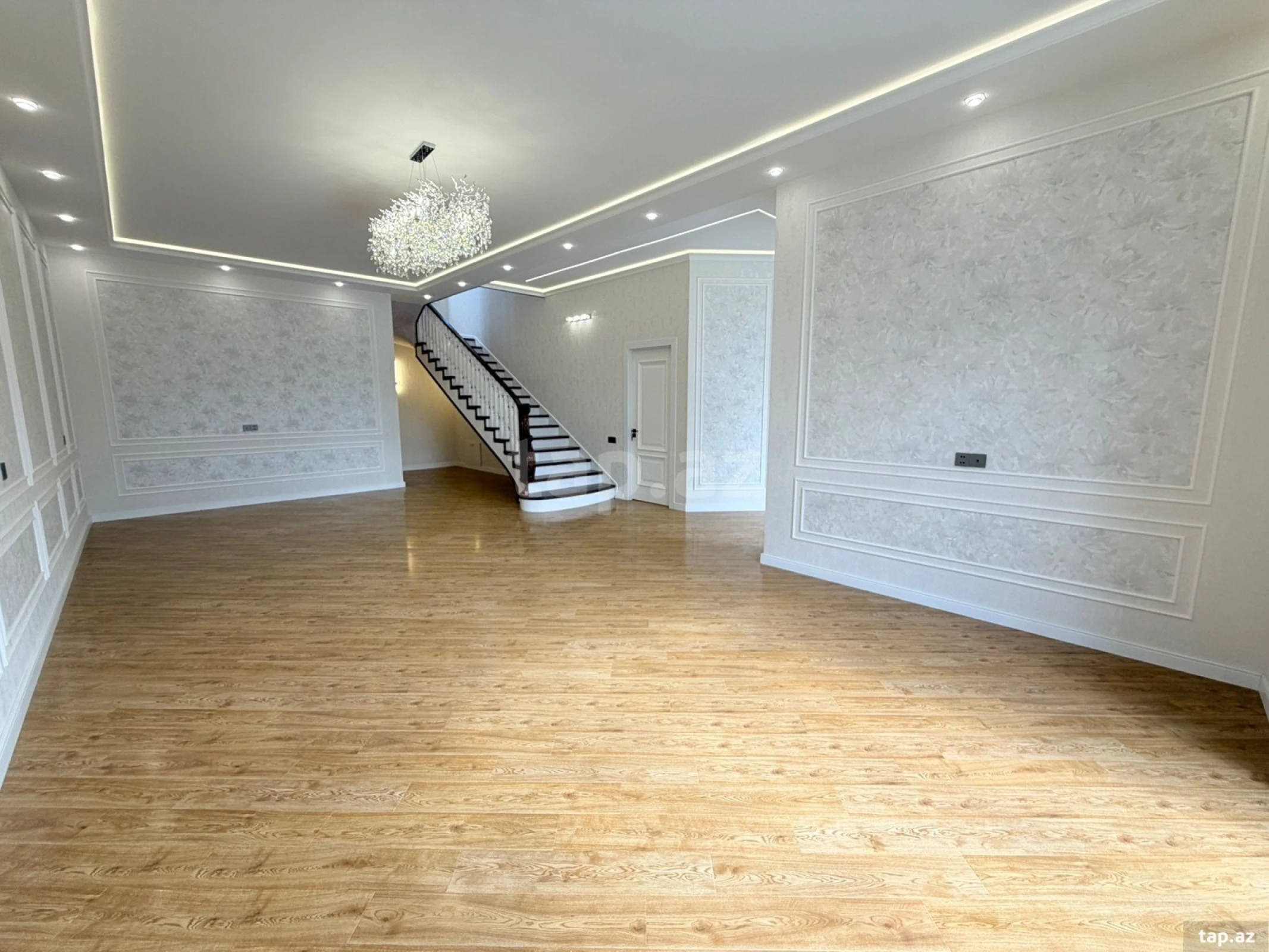 Satılır 6 otaqlı həyət evi