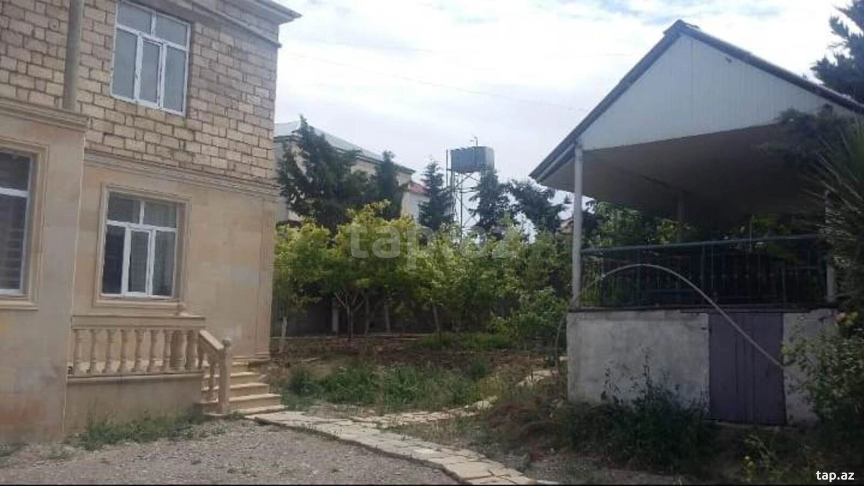 Satılır 6 otaqlı həyət evi