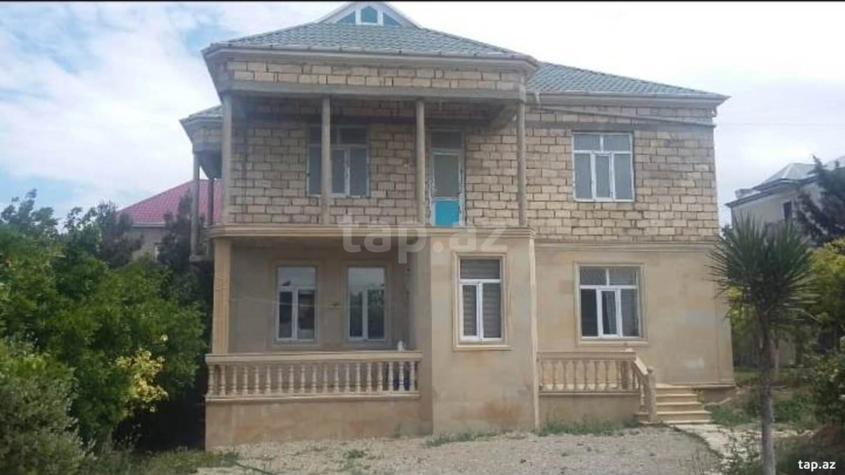 Satılır 6 otaqlı həyət evi