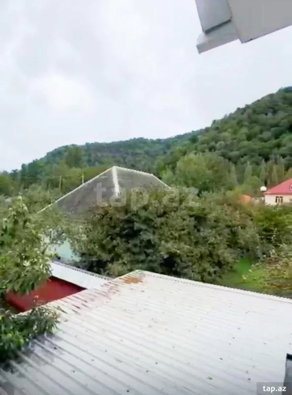 Satılır 6 otaqlı həyət evi