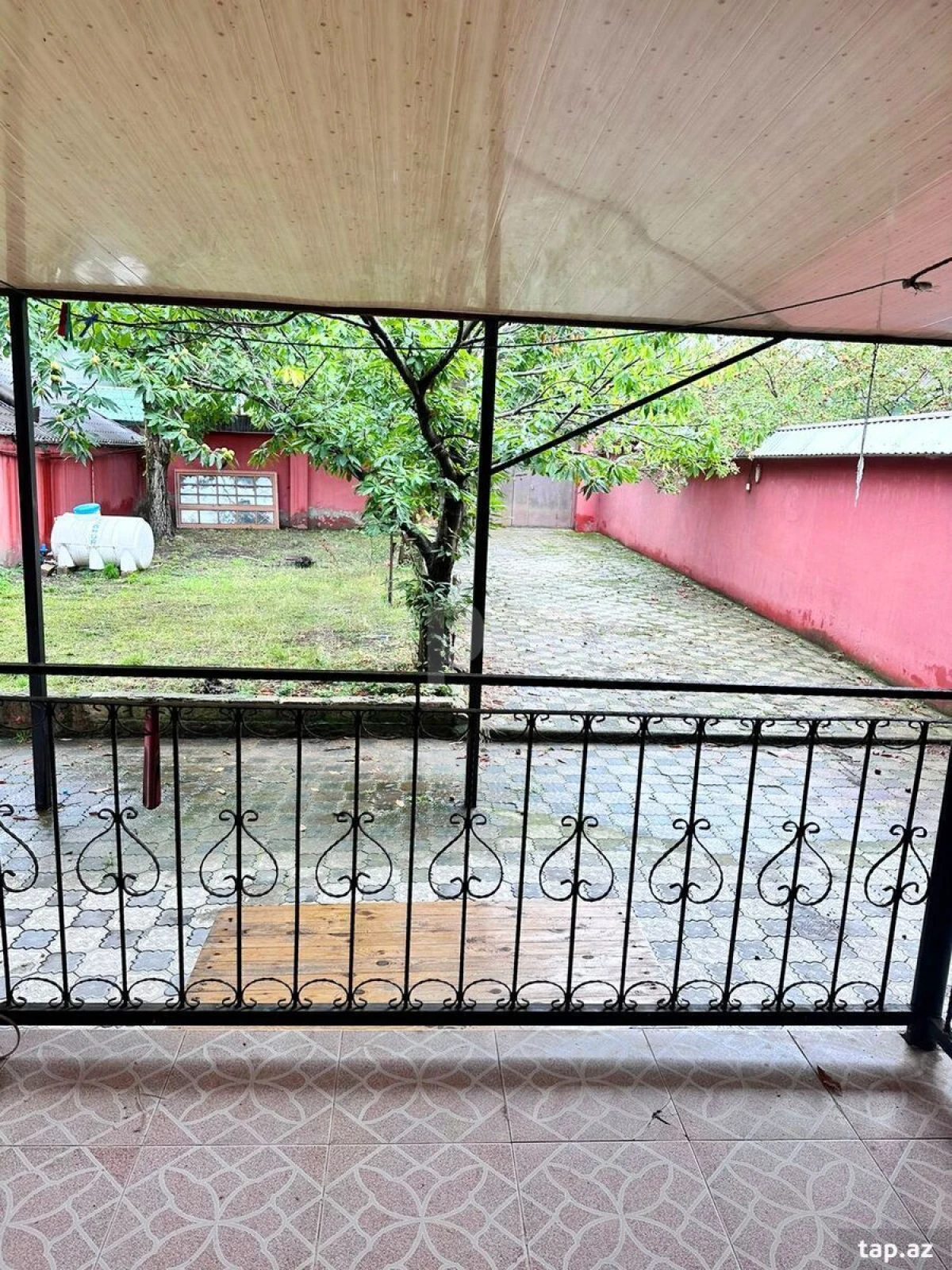 Satılır 6 otaqlı həyət evi