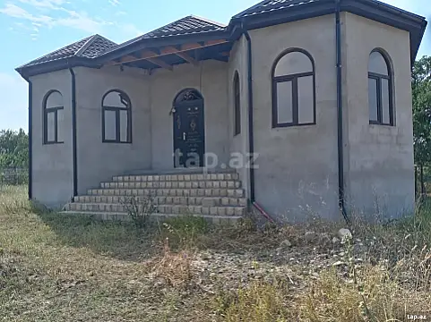 Satılır 4 otaqlı həyət evi