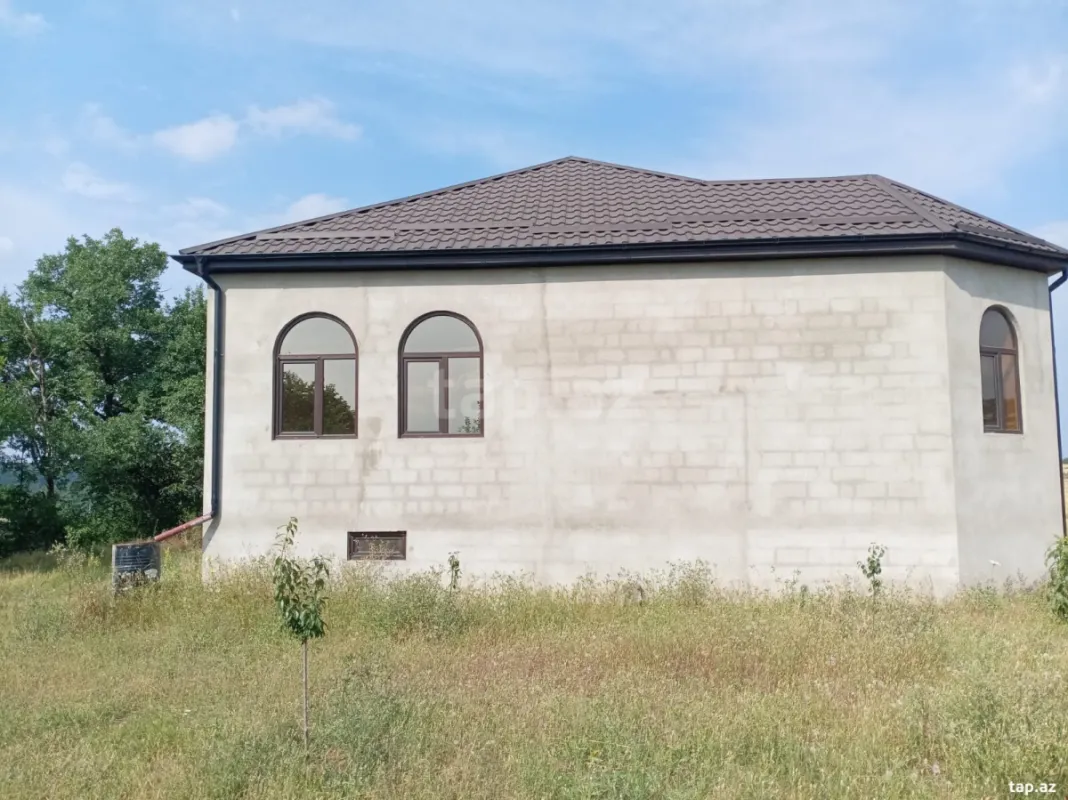 Satılır 4 otaqlı həyət evi