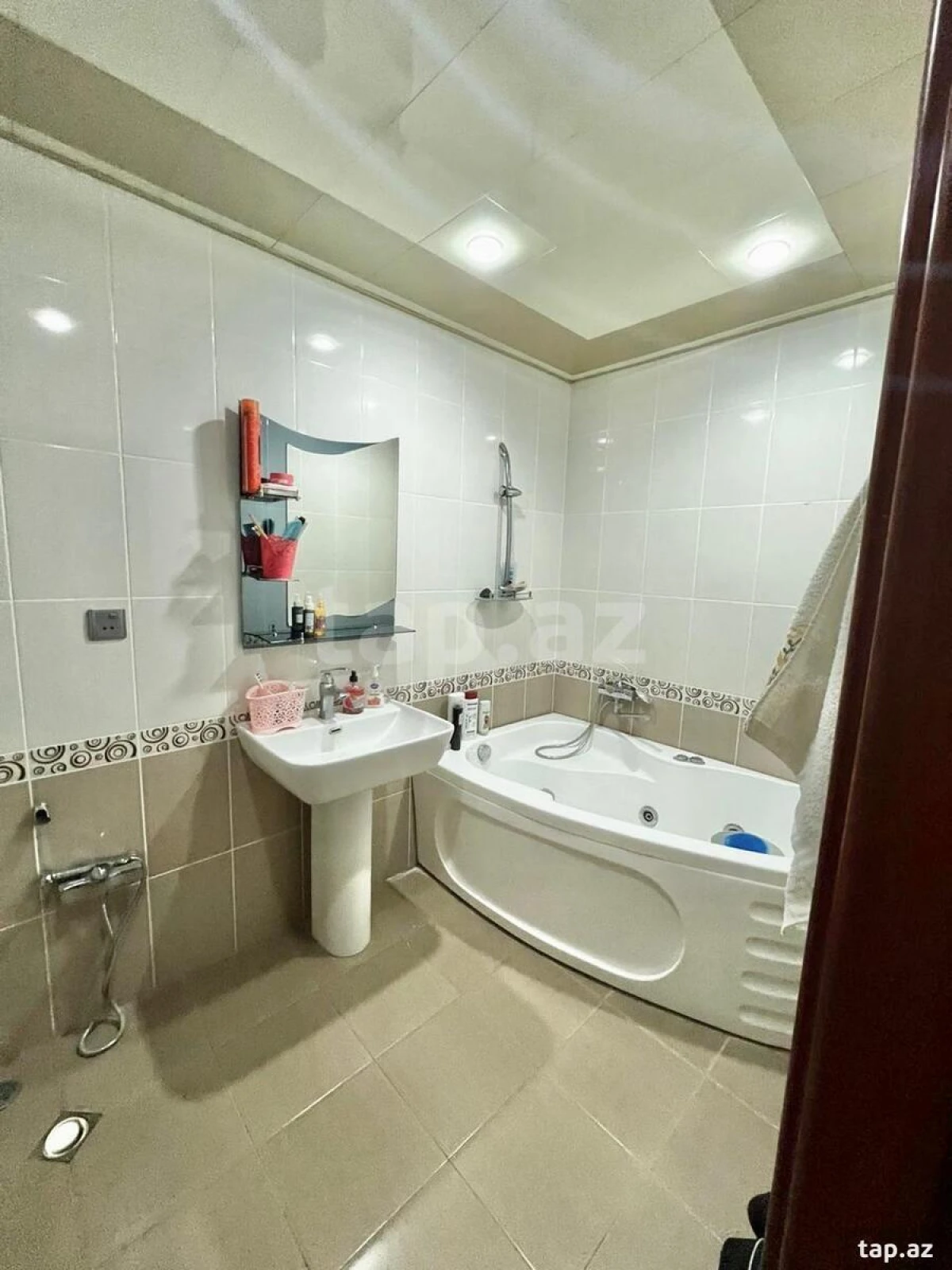 Satılır 3 otaqlı yeni tikili 122 m²