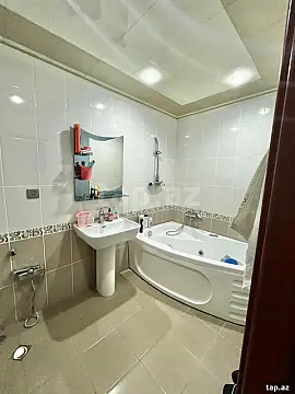 Satılır 3 otaqlı yeni tikili 122 m²