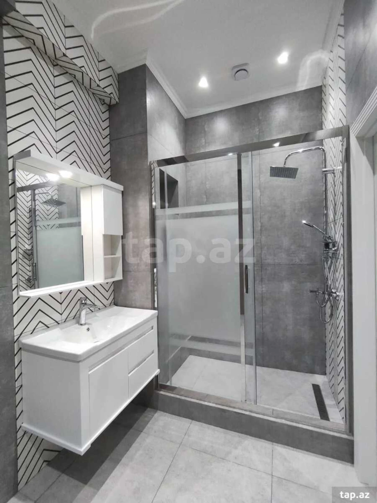 Kirayə verilir 2 otaqlı yeni tikili 80 m²