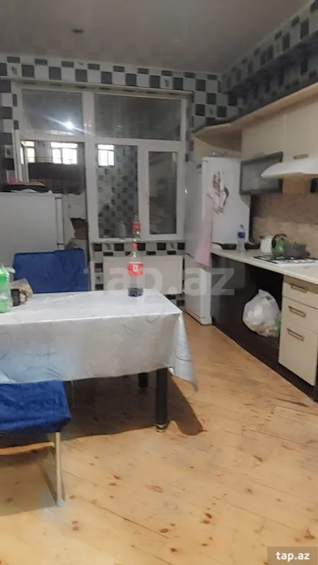 Kirayə verilir 4 otaqlı mənzil 200 m²