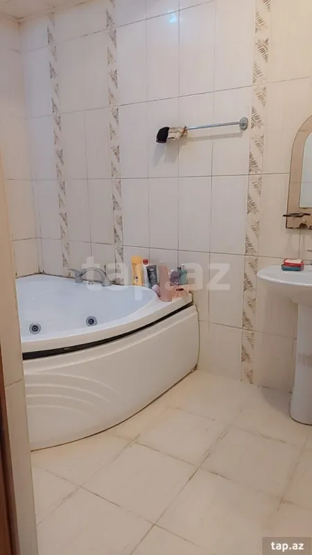 Kirayə verilir 4 otaqlı mənzil 200 m²