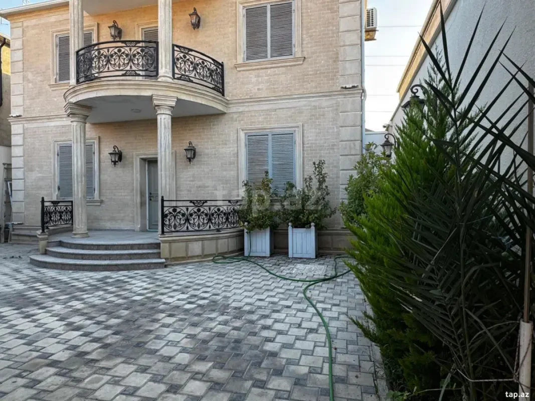 Satılır 6 otaqlı həyət evi 200 m²