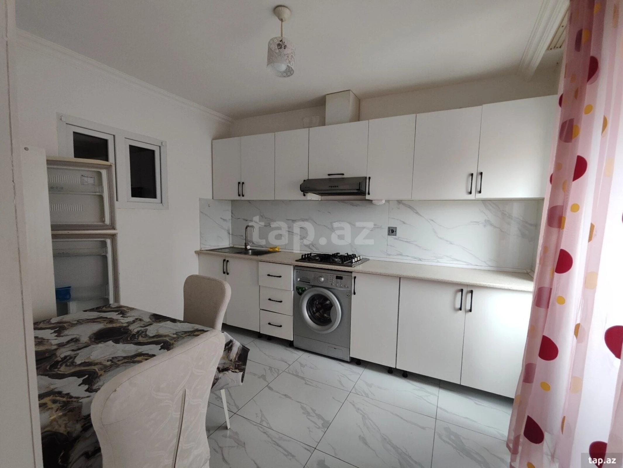 Kirayə verilir 3 otaqlı yeni tikili 75 m²