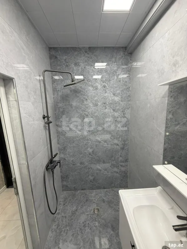 Kirayə verilir 2 otaqlı yeni tikili 70 m²