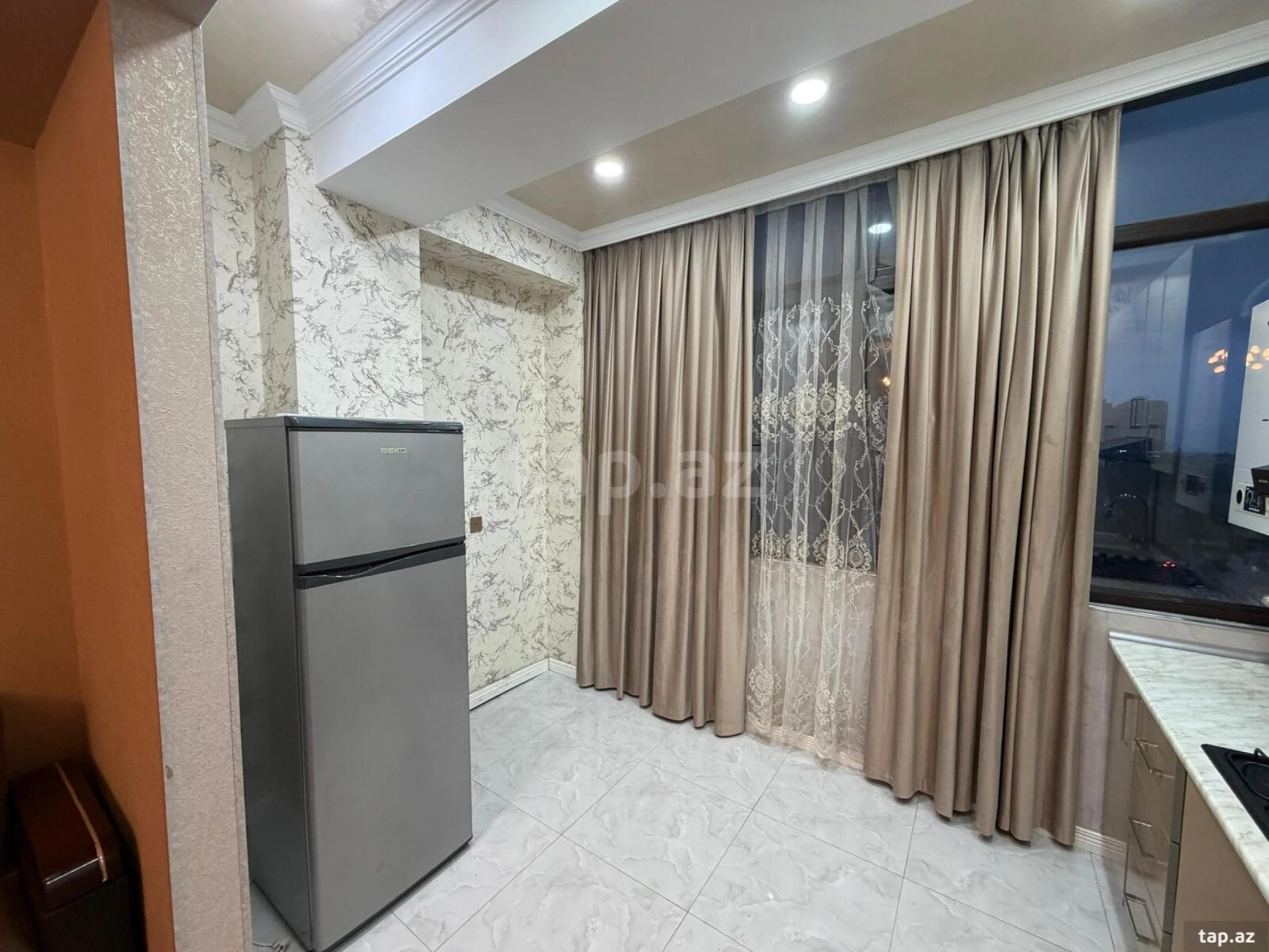 Kirayə verilir 2 otaqlı yeni tikili 70 m²