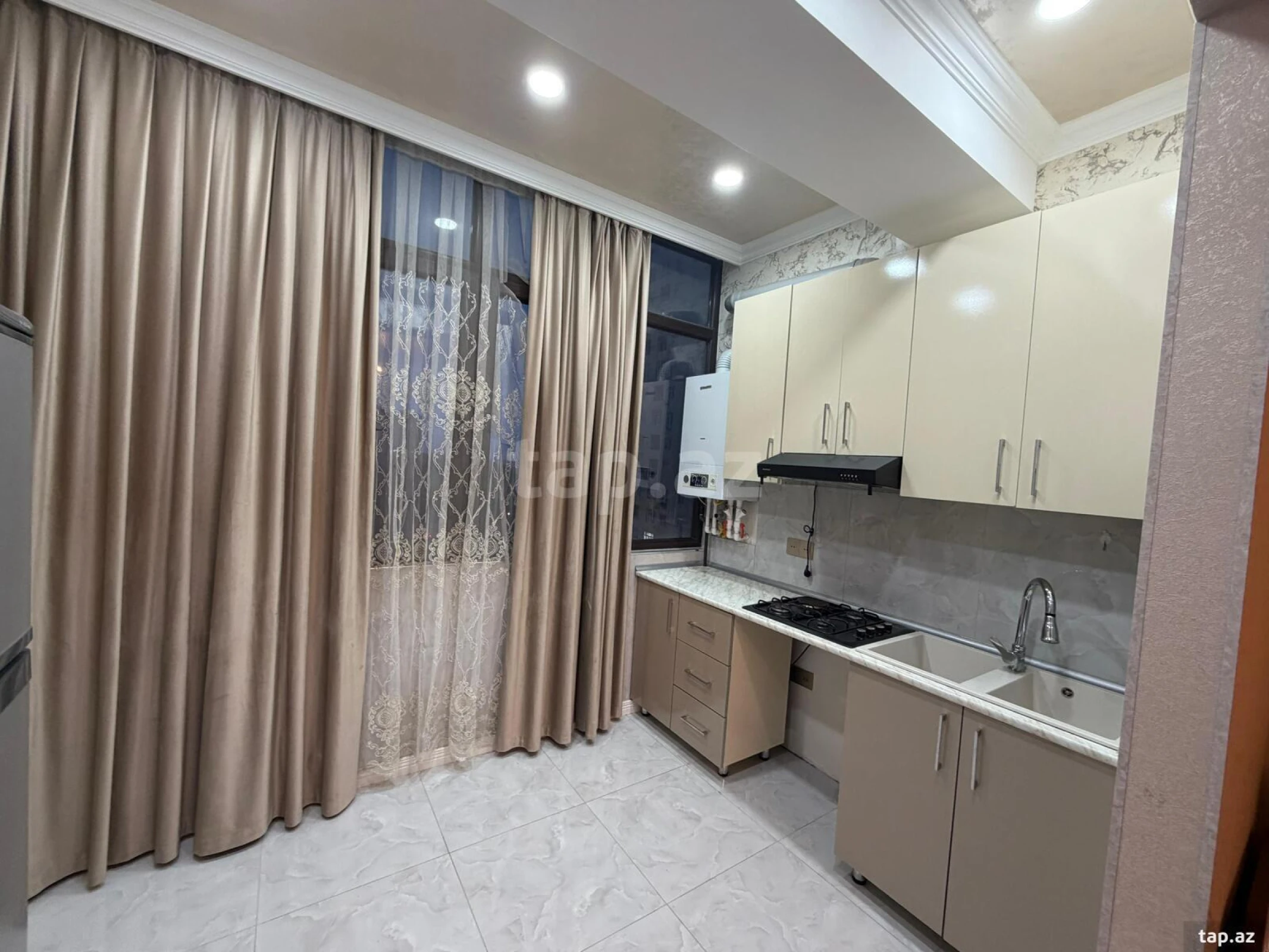 Kirayə verilir 2 otaqlı yeni tikili 70 m²