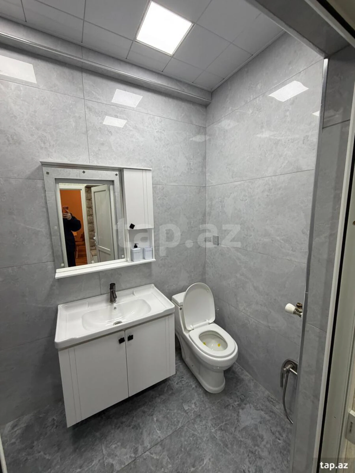 Kirayə verilir 2 otaqlı yeni tikili 70 m²