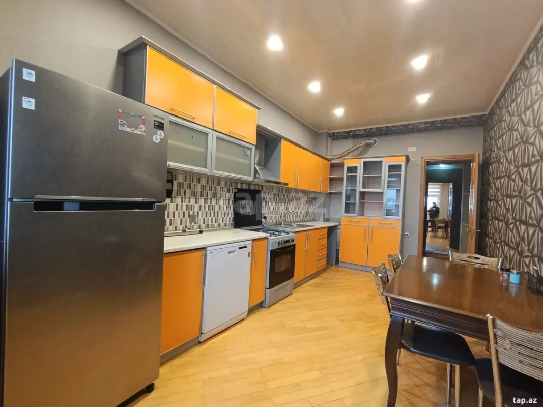 Kirayə verilir 3 otaqlı yeni tikili 134 m²