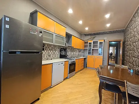 Kirayə verilir 3 otaqlı yeni tikili 134 m²