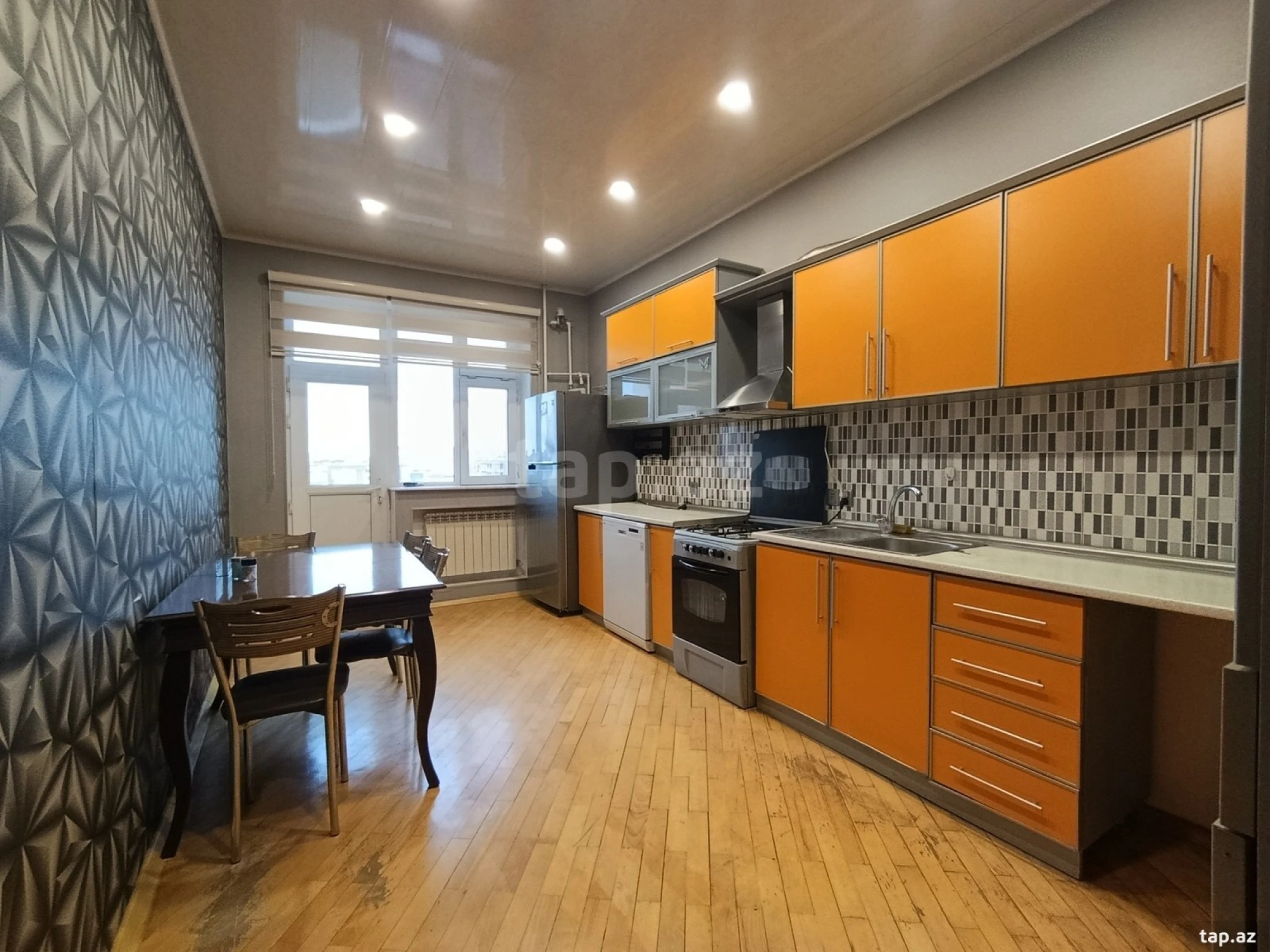 Kirayə verilir 3 otaqlı yeni tikili 134 m²