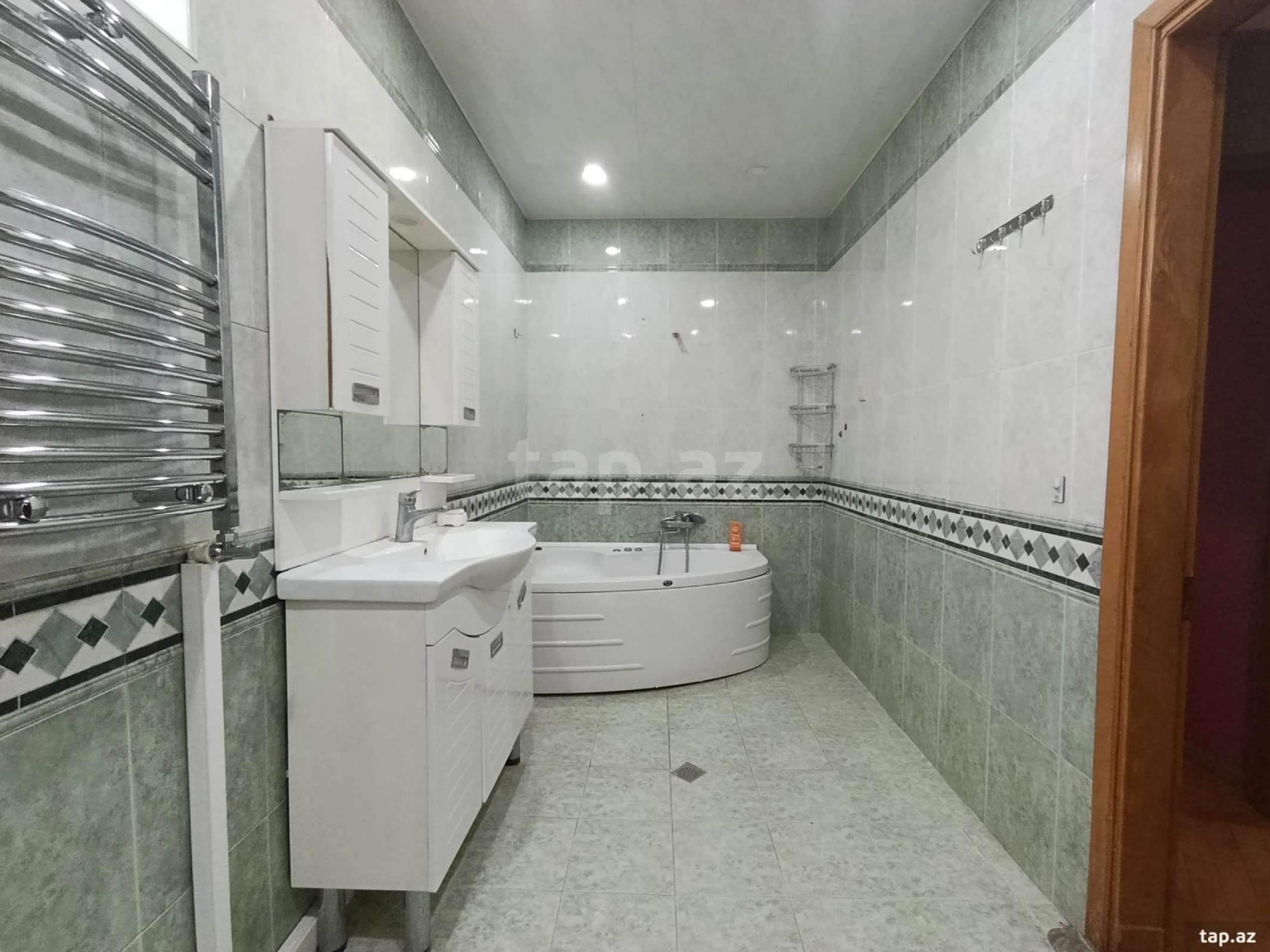 Kirayə verilir 3 otaqlı yeni tikili 134 m²