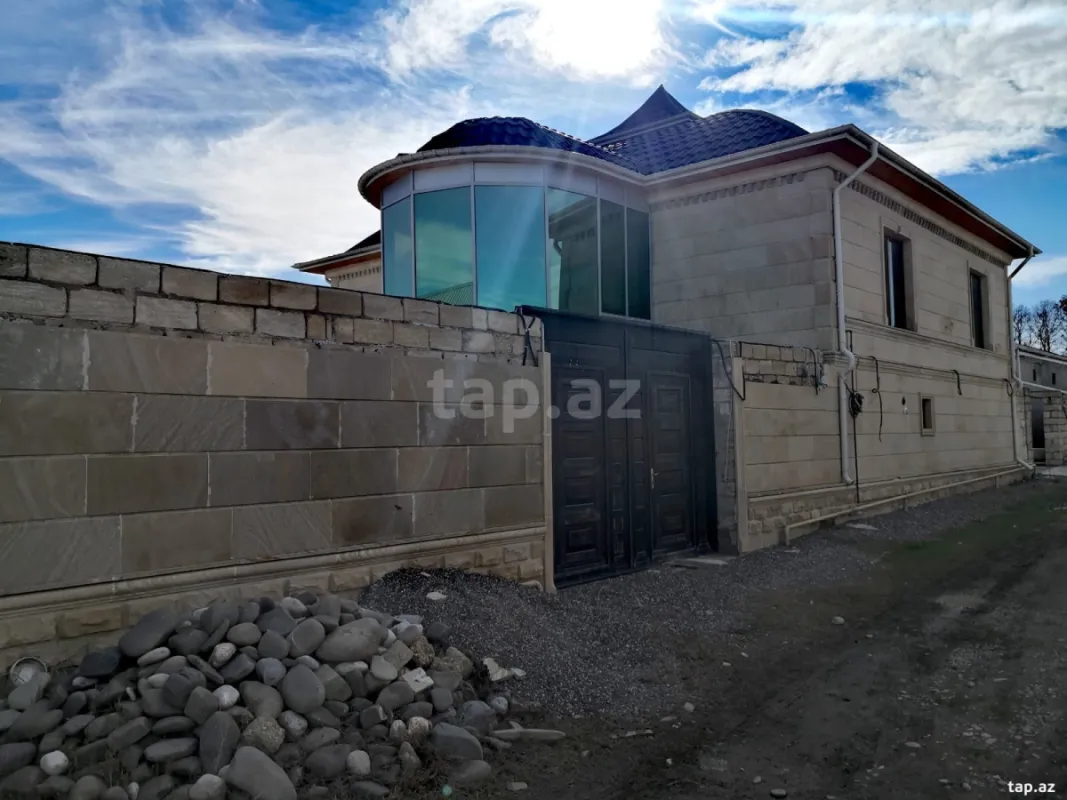Satılır 5 otaqlı həyət evi