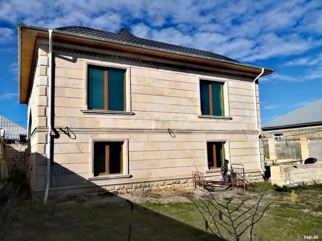 Satılır 5 otaqlı həyət evi